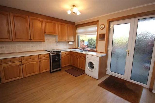  Image of 3 bedroom Terraced house to rent in Forrest Walk Uphall Broxburn EH52 at Uphall West Lothian West Lothian, EH52 5PN