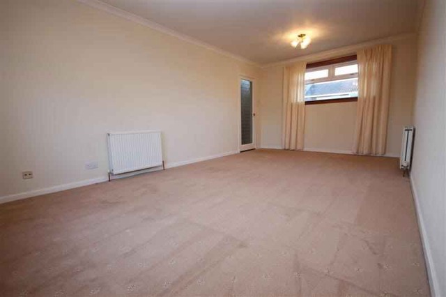  Image of 3 bedroom Terraced house to rent in Forrest Walk Uphall Broxburn EH52 at Uphall West Lothian West Lothian, EH52 5PN