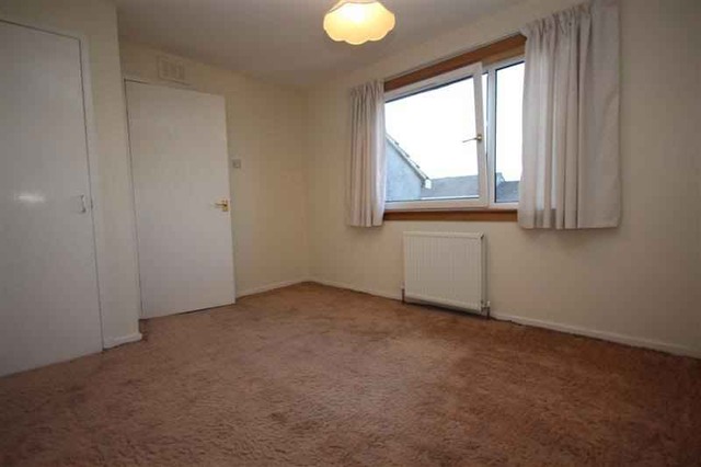  Image of 3 bedroom Terraced house to rent in Forrest Walk Uphall Broxburn EH52 at Uphall West Lothian West Lothian, EH52 5PN
