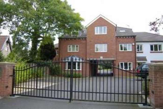  Image of 3 bedroom Flat to rent in Manor Road Solihull B91 at Solihull, B91 2BL