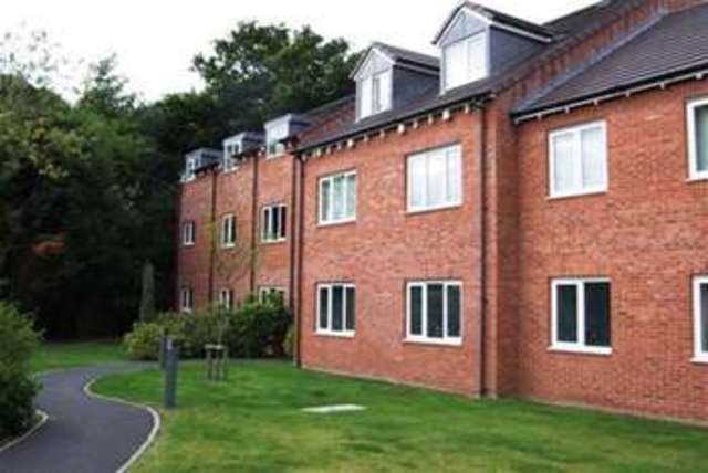 Image of 3 bedroom Flat to rent in Manor Road Solihull B91 at Solihull, B91 2BL