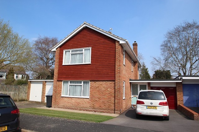  Image of 4 bedroom Detached house to rent in Froxfield Close Winchester SO22 at Harestock Winchester, SO22 6JW