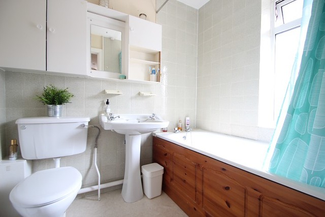  Image of 4 bedroom Detached house to rent in Froxfield Close Winchester SO22 at Harestock Winchester, SO22 6JW