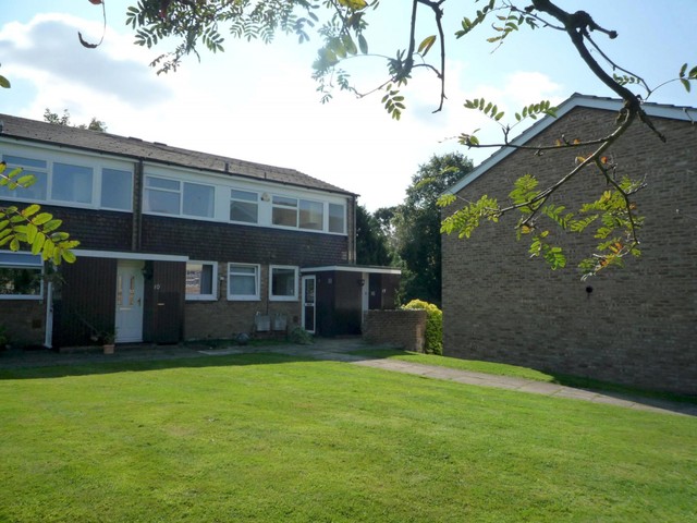  Image of 2 bedroom Maisonette to rent in Somers Road Reigate RH2 at Somers Road  Reigate, RH2 9DX
