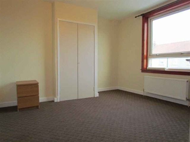  Image of 2 bedroom Terraced house to rent in Glebe Terrace Uphall Broxburn EH52 at Uphall West Lothian West Lothian, EH52 6DZ
