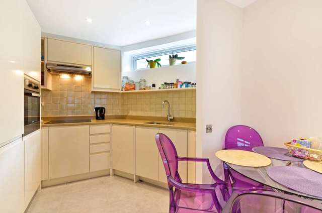 Image of 1 bedroom Apartment to rent in Gloucester Terrace London W2 at Gloucester Terrace Lancaster Gate London, W2 3HB