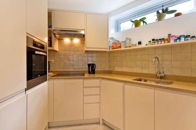  Image of 1 bedroom Apartment to rent in Gloucester Terrace London W2 at Gloucester Terrace Lancaster Gate London, W2 3HB
