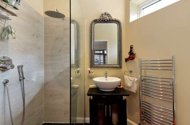  Image of 1 bedroom Apartment to rent in Gloucester Terrace London W2 at Gloucester Terrace Lancaster Gate London, W2 3HB