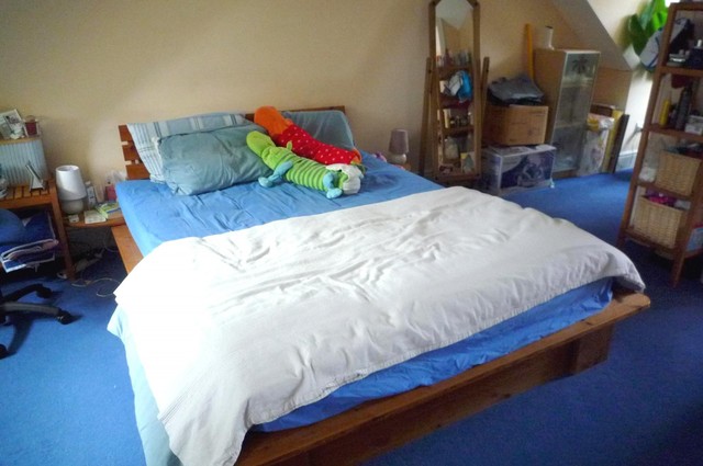  Image of 1 bedroom Flat to rent in Green Hedges Avenue East Grinstead RH19 at East Grinstead, RH19 1DZ