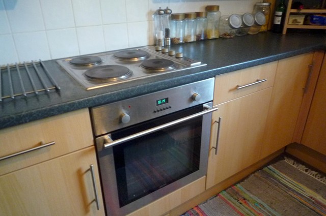  Image of 1 bedroom Flat to rent in Green Hedges Avenue East Grinstead RH19 at East Grinstead, RH19 1DZ