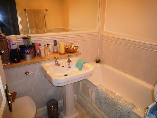  Image of 1 bedroom Flat to rent in Chadwick Place Long Ditton Surbiton KT6 at Chadwick Place  Surbiton, KT6 5RA