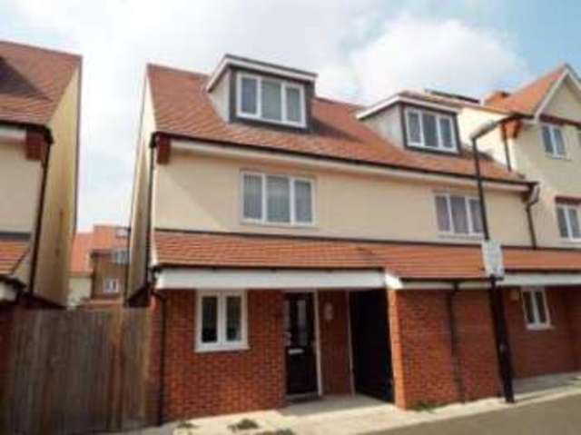  Image of 3 bedroom End of Terrace for sale in Hamble Drive Hayes UB3 at Hayes  Hayes, UB3 2FN