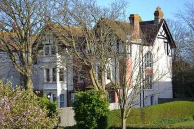  Image of 1 bedroom Flat for sale in Hastings Road Bexhill-on-Sea TN40 at 38 Hastings Road  Bexhill On Sea, TN40 2NH