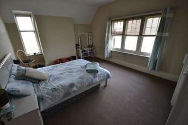  Image of 1 bedroom Flat for sale in Hastings Road Bexhill-on-Sea TN40 at 38 Hastings Road  Bexhill On Sea, TN40 2NH