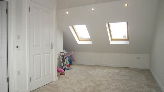  Image of 4 bedroom Property for sale in Hayes End Drive Hayes UB4 at Middlesex  Hayes, UB4 8HE