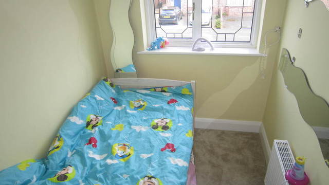  Image of 4 bedroom Property for sale in Hayes End Drive Hayes UB4 at Middlesex  Hayes, UB4 8HE