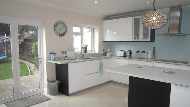  Image of 4 bedroom Property for sale in Hayes End Drive Hayes UB4 at Middlesex  Hayes, UB4 8HE
