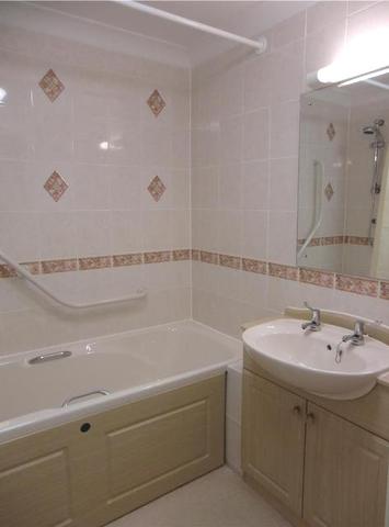  Image of 1 bedroom Apartment to rent in Ford Park Mutley Plymouth PL4 at Hermitage Court Ford Park Mutley Plain, Plymouth, PL4 6QU
