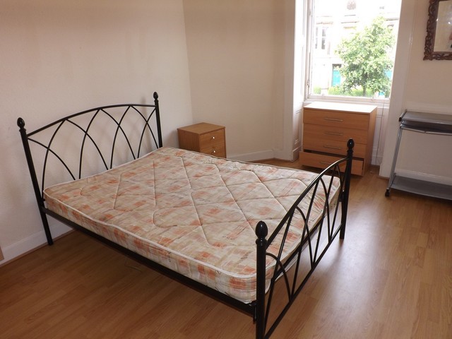  Image of 4 bedroom Flat to rent in Hillside Street Hillside Edinburgh EH7 at Hillside Edinburgh Edinburgh, EH7 5HB