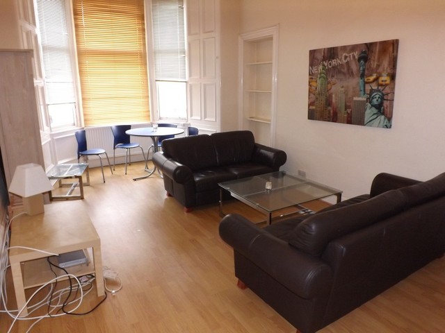  Image of 4 bedroom Flat to rent in Hillside Street Hillside Edinburgh EH7 at Hillside Edinburgh Edinburgh, EH7 5HB