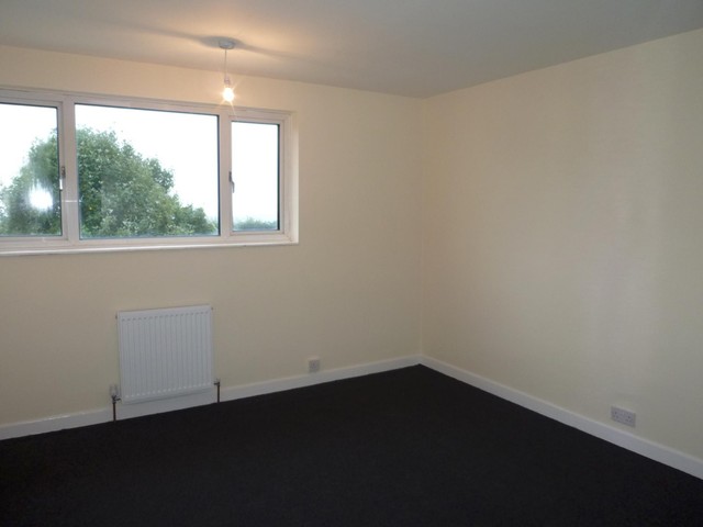 Image of 3 bedroom Detached house to rent in Hillsley Road Cosham Portsmouth PO6 at Portsmouth, PO6 4LG