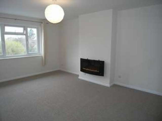  Image of 2 bedroom Flat to rent in Hiltingbury Road Chandler