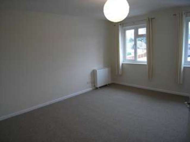  Image of 2 bedroom Flat to rent in Hiltingbury Road Chandler