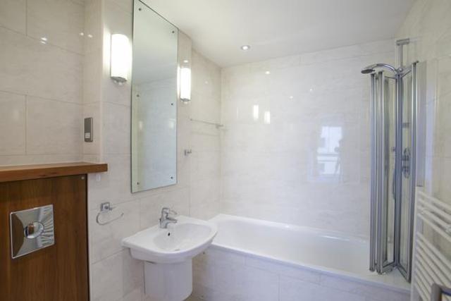  Image of 2 bedroom Flat to rent in Holyrood Road Edinburgh EH8 at Holyrood Edinburgh Edinburgh, EH8 8BA