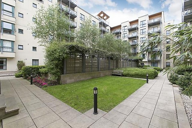  Image of 2 bedroom Flat to rent in Holyrood Road Edinburgh EH8 at Holyrood Edinburgh Edinburgh, EH8 8BA