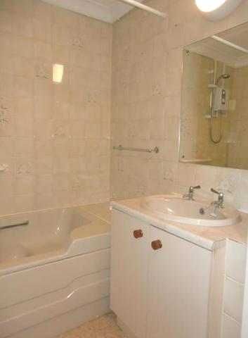  Image of 1 bedroom Apartment to rent in East Street Bridport DT6 at Homebredy House East Street Bridport, DT6 3NL