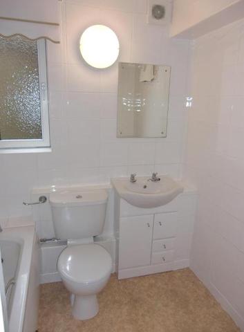  Image of 1 bedroom Apartment to rent in Grosvenor Crescent Scarborough YO11 at Homecrest House Grosvenor Crescent Scarborough, YO11 2LF