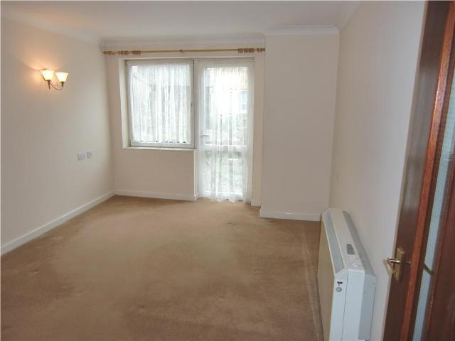  Image of 1 bedroom Apartment to rent in Grosvenor Crescent Scarborough YO11 at Homecrest House Grosvenor Crescent Scarborough, YO11 2LF