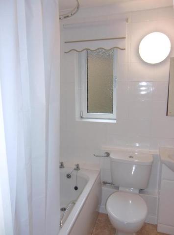  Image of 1 bedroom Apartment to rent in Grosvenor Crescent Scarborough YO11 at Homecrest House Grosvenor Crescent Scarborough, YO11 2LF
