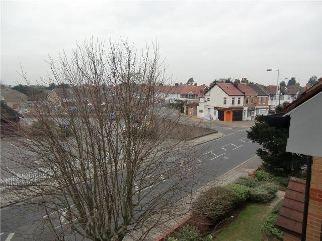  Image of 1 bedroom Apartment to rent in Beehive Lane Ilford IG4 at Homeheather House 128 Beehive Lane Ilford, IG4 5EF