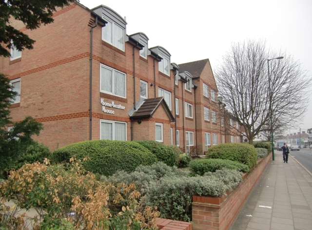  Image of 1 bedroom Apartment to rent in Beehive Lane Ilford IG4 at Homeheather House 128 Beehive Lane Ilford, IG4 5EF