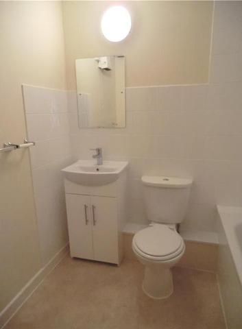  Image of 1 bedroom Apartment to rent in Wilton Road Salisbury SP2 at Homesarum House Wilton Road Salisbury, SP2 7HS