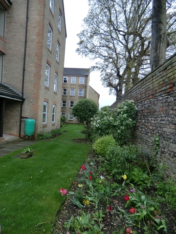  Image of 1 bedroom Apartment to rent in Wilton Road Salisbury SP2 at Homesarum House Wilton Road Salisbury, SP2 7HS