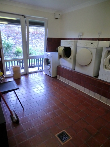  Image of 1 bedroom Apartment to rent in Wilton Road Salisbury SP2 at Homesarum House Wilton Road Salisbury, SP2 7HS
