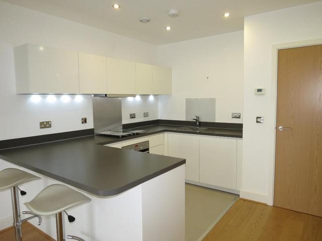  Image of 1 bedroom Flat to rent in Coombe Lane London SW20 at Raynes Park, SW20 0BW