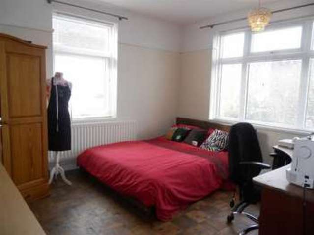  Image of 2 bedroom Property for sale in Iford Gardens Bournemouth BH7 at Iford Gardens Boscombe East Boscombe East, BH7 6SQ