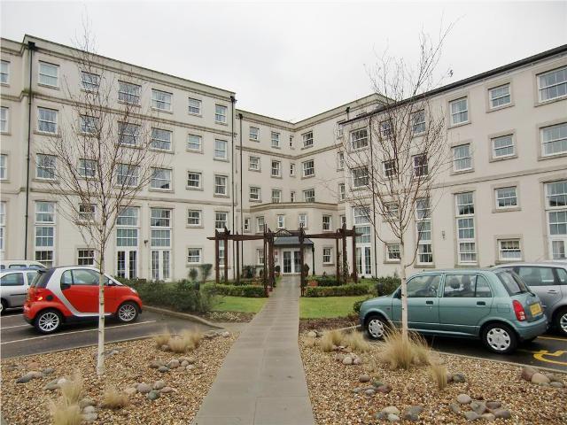  Image of 1 bedroom Apartment to rent in Marine Parade West Clacton-on-Sea CO15 at Imperial Court 24-26 Marine Parade  West Clacton-on-Sea, CO15 1LD