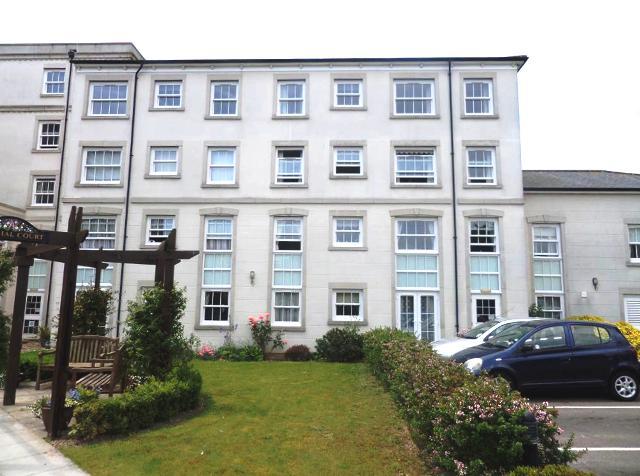  Image of 1 bedroom Apartment to rent in Marine Parade West Clacton-on-Sea CO15 at Imperial Court 24-26 Marine Parade  West Clacton-on-Sea, CO15 1LD
