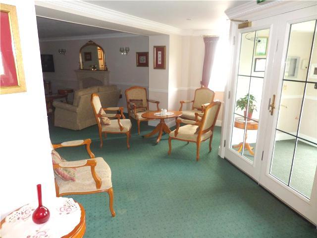  Image of 1 bedroom Apartment to rent in Marine Parade West Clacton-on-Sea CO15 at Imperial Court 24-26 Marine Parade  West Clacton-on-Sea, CO15 1LD