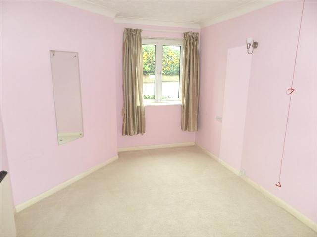  Image of 1 bedroom Apartment to rent in Chingford Mount Road London E4 at Kingswood Court 175 Chingford Mount Road Chingford, E4 8LL