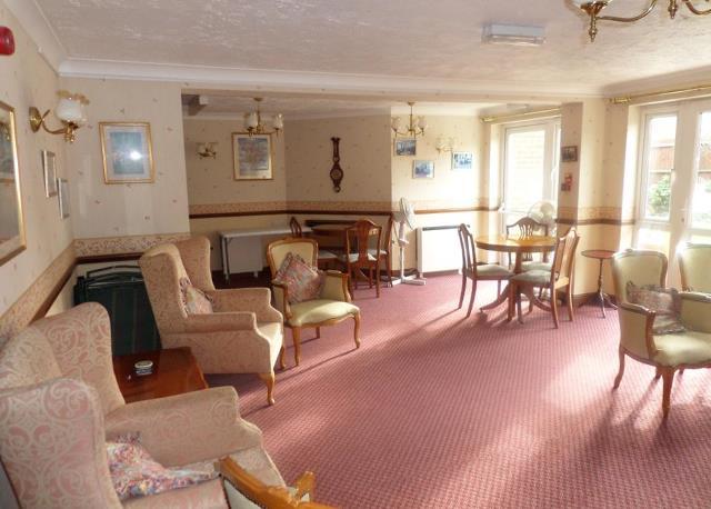 Image of 1 bedroom Apartment to rent in Chingford Mount Road London E4 at Kingswood Court 175 Chingford Mount Road Chingford, E4 8LL