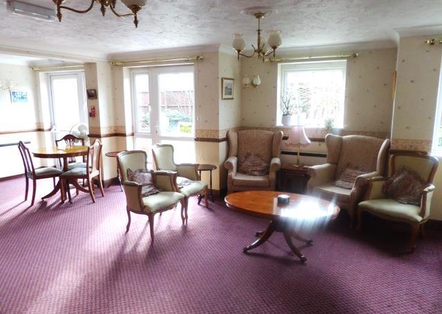 Image of 1 bedroom Apartment to rent in Chingford Mount Road London E4 at Kingswood Court 175 Chingford Mount Road Chingford, E4 8LL