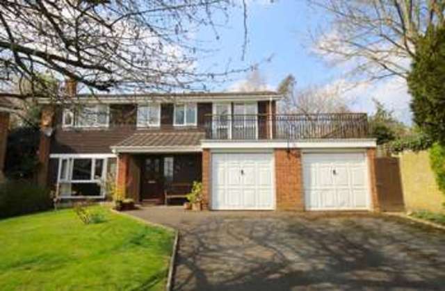  Image of 5 bedroom Detached house for sale in Langhams Way Wargrave Reading RG10 at Wargrave  Reading, RG10 8AX
