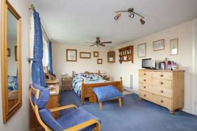  Image of 5 bedroom Detached house for sale in Langhams Way Wargrave Reading RG10 at Wargrave  Reading, RG10 8AX