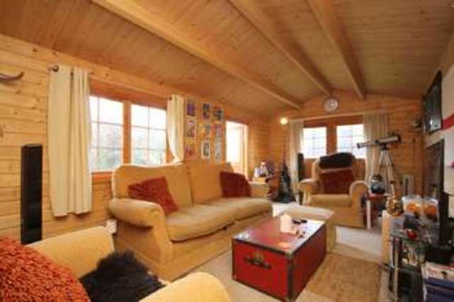  Image of 5 bedroom Detached house for sale in Langhams Way Wargrave Reading RG10 at Wargrave  Reading, RG10 8AX