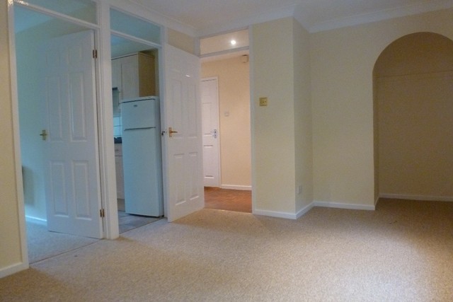  Image of 1 bedroom Flat to rent in Larkin Close Cambridge CB4 at Cambridge, CB4 2RF